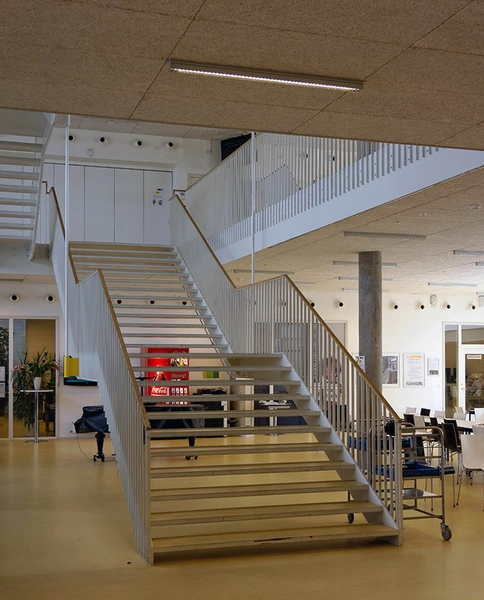 Handelsskolen Sjælland Syd - ZBC - Zealand Business College Trappe i atrium