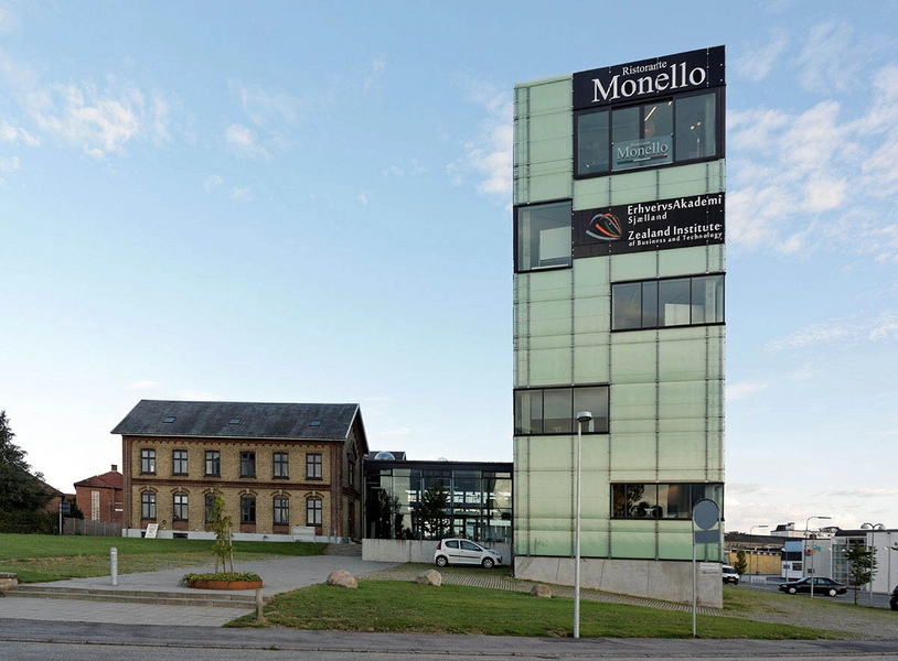 Max Bank Domicil Den nye tilbygnings slanke gavl