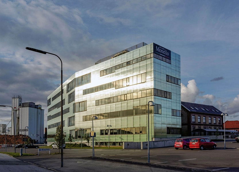 Max Bank Domicil Sollys på den nye glasfacade