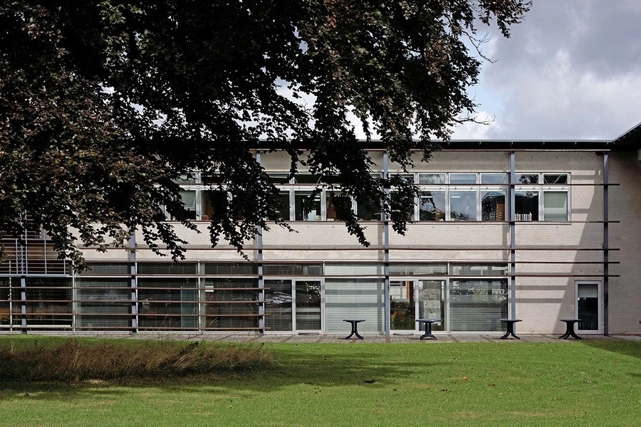 Skattecenter Næstved - Told og Skat Bygning og beplantning