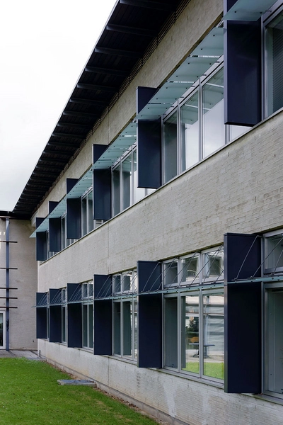 Skattecenter Næstved - Told og Skat Detalje, vinduesbånd