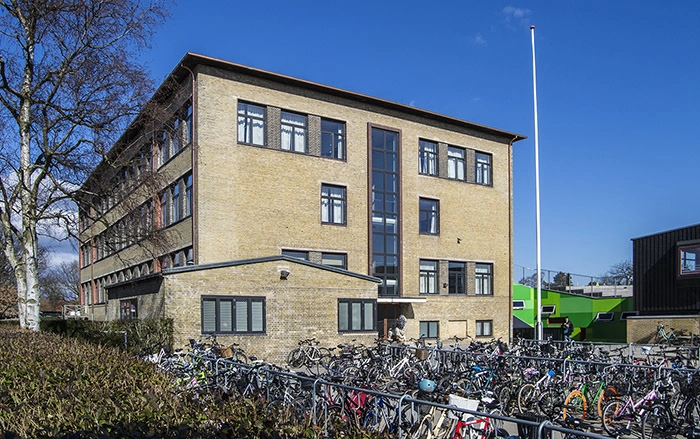 Bakkegårdsskolen Skolen med tilbygning