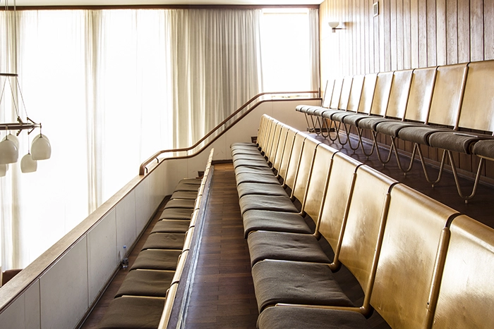 Lyngby Rådhus Tilhørerrækker i Mødesalen. Foto: 2013