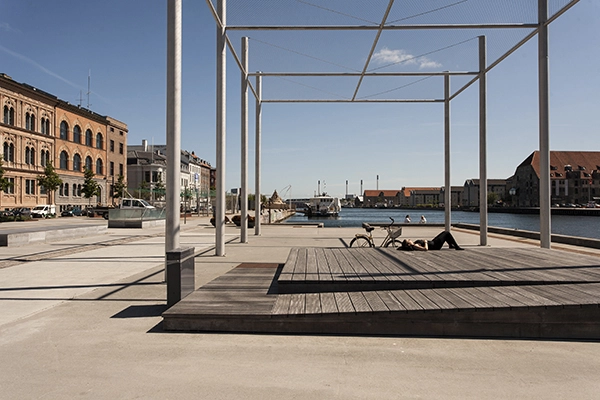 Havnegade Trædæk ved stålstrukturer