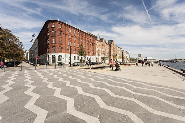 Havnegade Torv med belægning ved Peder Skrams gade