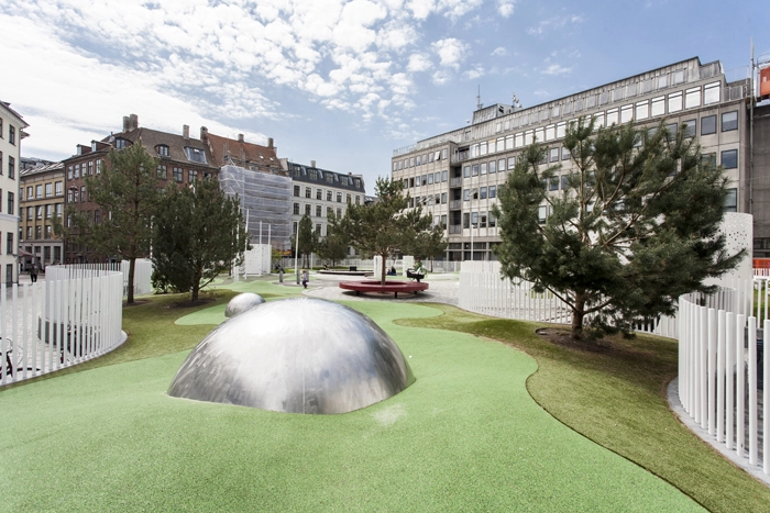 Hauser Plads Blik fra nord mod indgangen