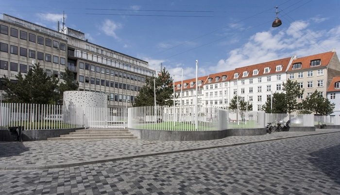 Hauser Plads Blik fra sydøst mod indgangen